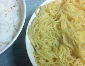 cooked egg and ricenoodle