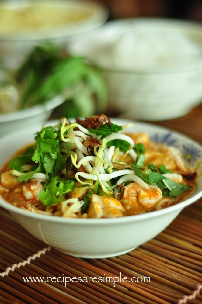 laksa3 Laksa (Coconut Curry Noodle Soup)