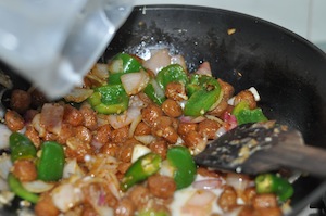 Soy Chunks Manchurian-add cornflour solution