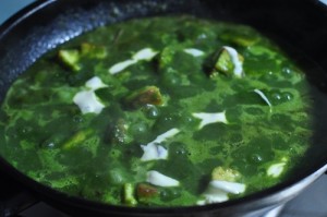 palakpaneer add cream