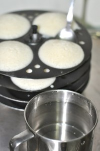 soft idli recipe - use spoon dipped in water