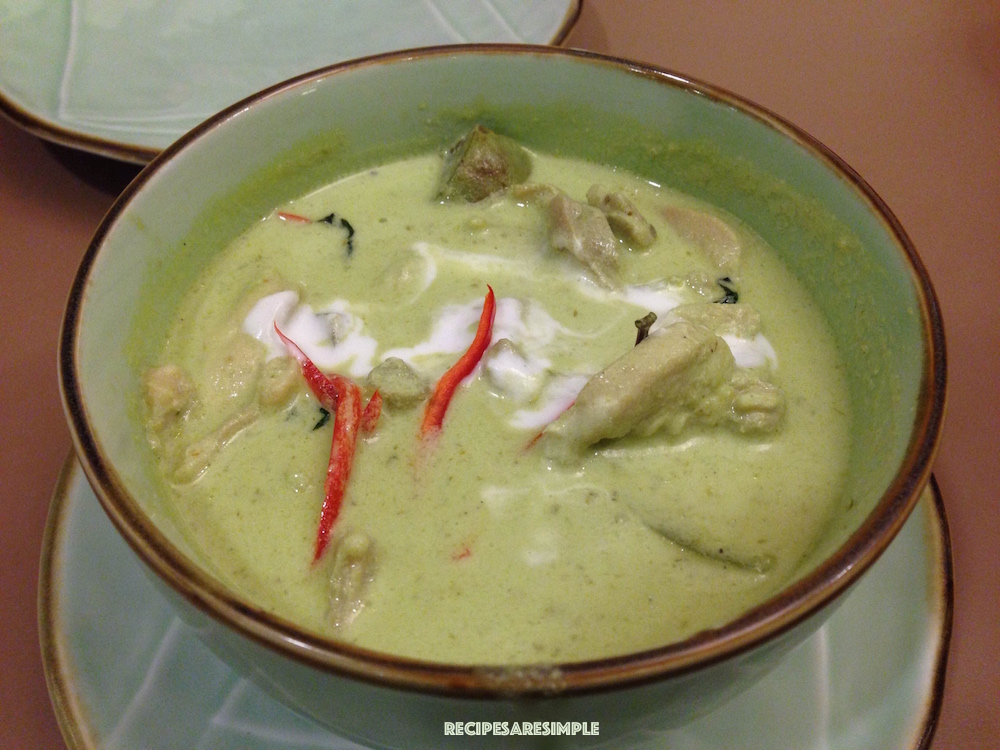 thai green curry with chicken