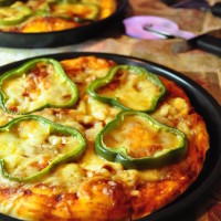 cheese and bell pepper pizza