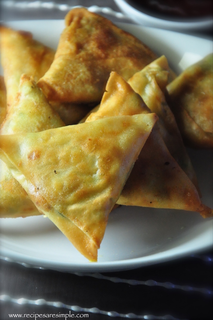 vegetable samosa with potato and green peas