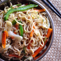 chinese vegetable chow mein - noodle stir fry