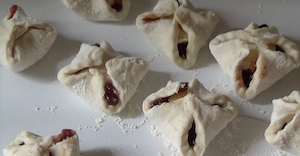 Brie and Jam Puff Pastry Appetizer -pinch corners