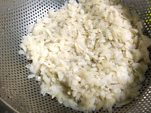 kanda poha 1 - pressed rice