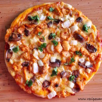 Fiery Chicken and Mushroom Pizza Recipesaresimple (1)