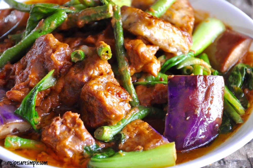 Filipino beef kare kare