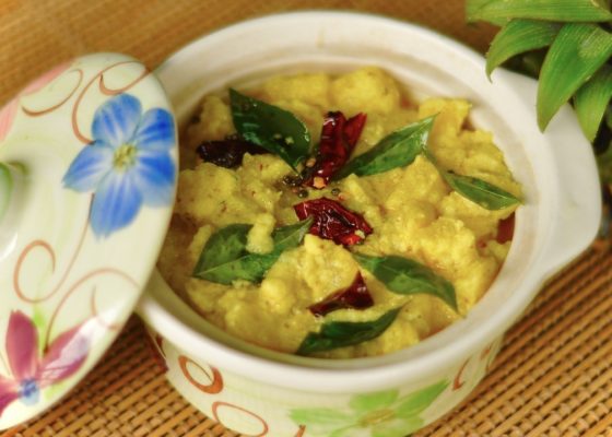 Pineapple Pachadi – Sweet and Savory Pineapple Curry with Yoghurt and Coconut