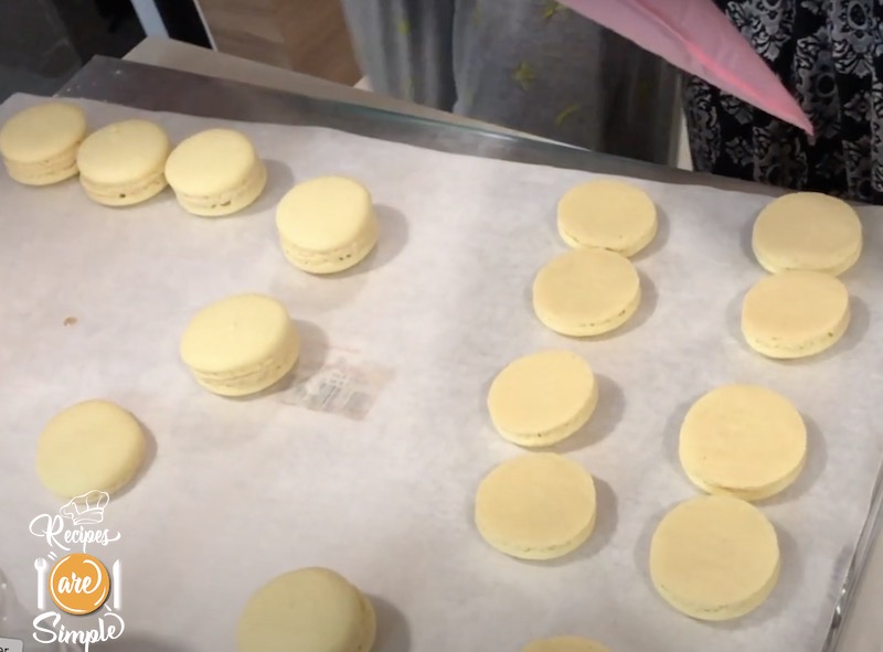 make pairs of macaron shells