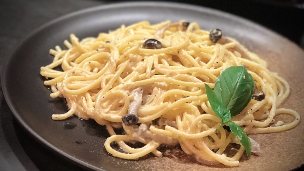 Creamy Mushroom Spaghetti with Black Pepper Beef - Recipes are Simple