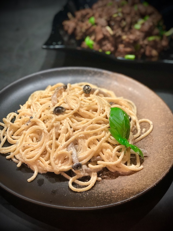 Creamy Mushroom Spaghetti with Black Pepper Beef RECIPE