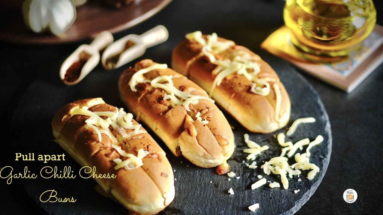 Pull apart Garlic Chilli Cheese Buns (Quick and Easy Snacks) 