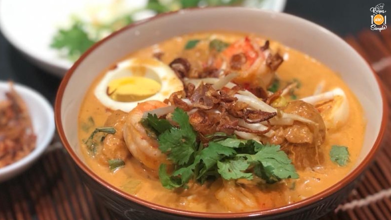 Laksa (Coconut Curry Noodle Soup) - Recipes are Simple